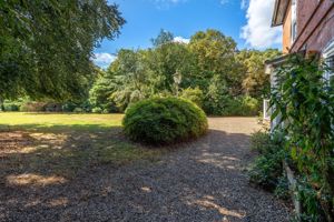 Wellsyke Farm House Garden - click for photo gallery